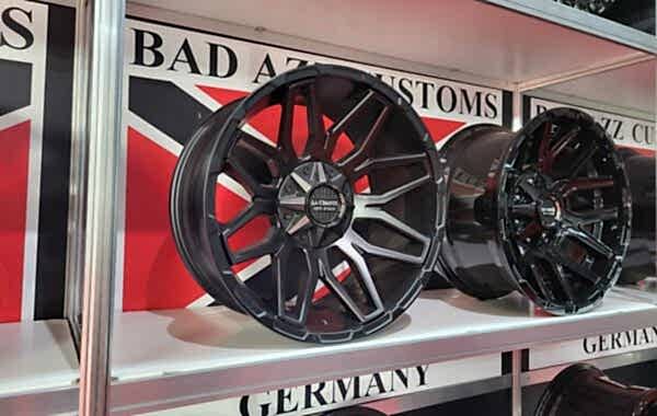 OF4 10×20 schwarz matt 1